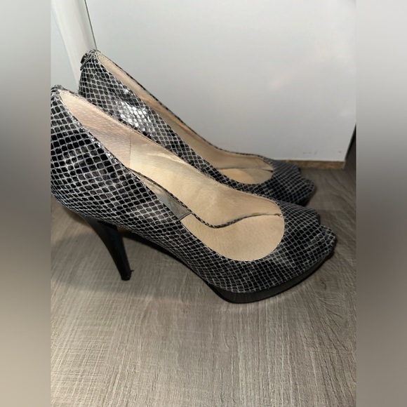Michael kors snake print peep toe heels size 7.5 brand new - Picture 2 of 3